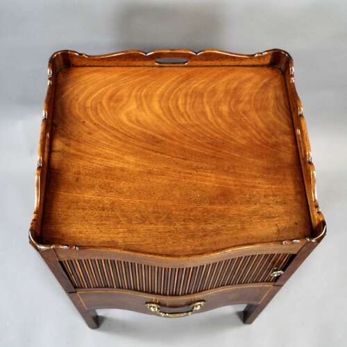 A George III period mahogany tray-top commode